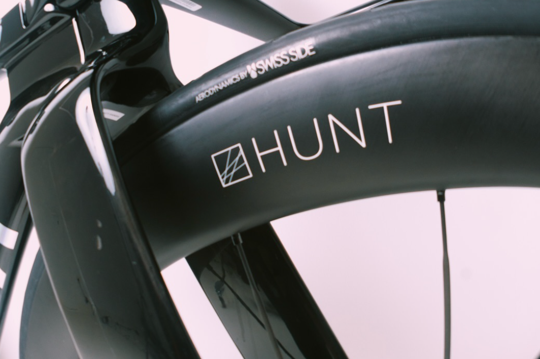 Nové Hunt výplety rýchlejšie než Pogačarove Enve